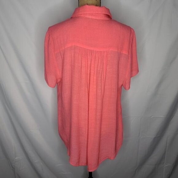 Torrid Lindsay Crochet Inset Button Down Shirt in Coral Torrid size 2 - Picture 3 of 10